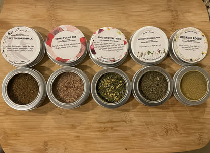 Five spice containers included in spice sampler set